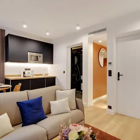 Pelican - Louvre Apartment