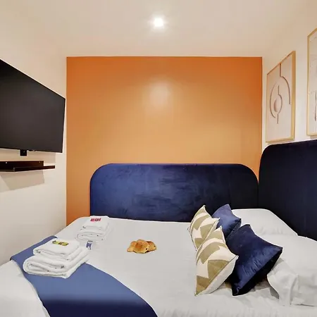 Pelican - Louvre Apartment