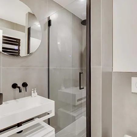 Pelican - Louvre Apartment