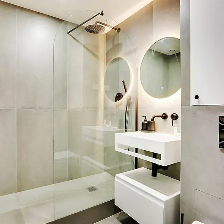Pelican - Louvre Apartment