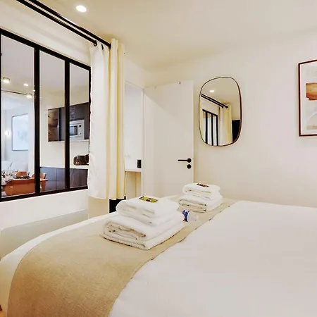 Pelican - Louvre Apartment