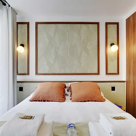 Pelican - Louvre Apartment *
