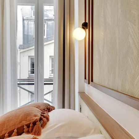 Pelican - Louvre Apartament